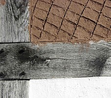 Argamassa Tudor, antes de ser pintada de branco.