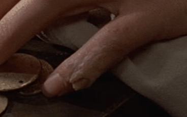 Suposto sexto dedo de Ana Bolena, retratado no filme de 2972 da BBC, Henry VIII and his six wives.