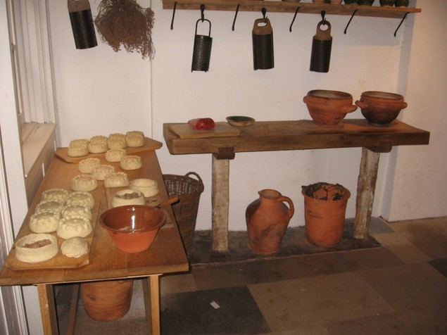Toetas sendo feitas em uma cozinha Tudor. Foto de: www.nowpublic.com