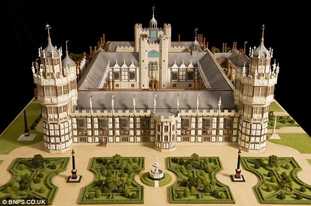 article-2050919-0E6FD11200000578-618_634x420