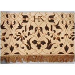 Cortinas de cama com o emblema de bolotas e madressilvas de Ana.